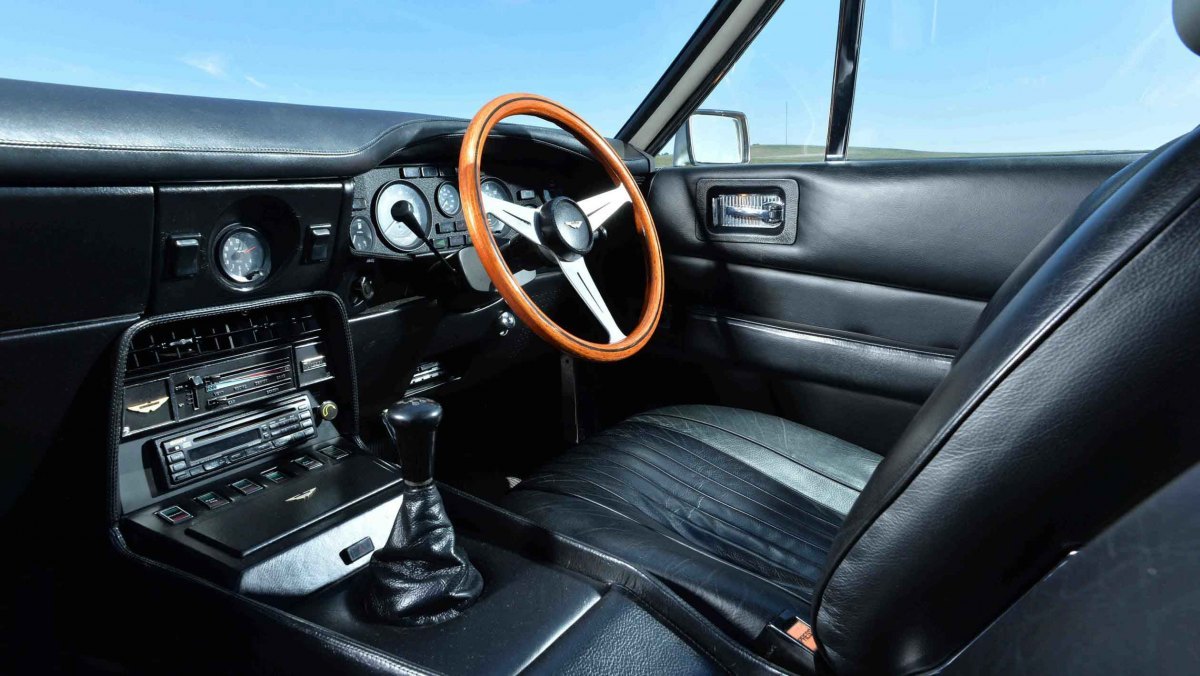 1978-Aston-Martin-V8-Vantage-3