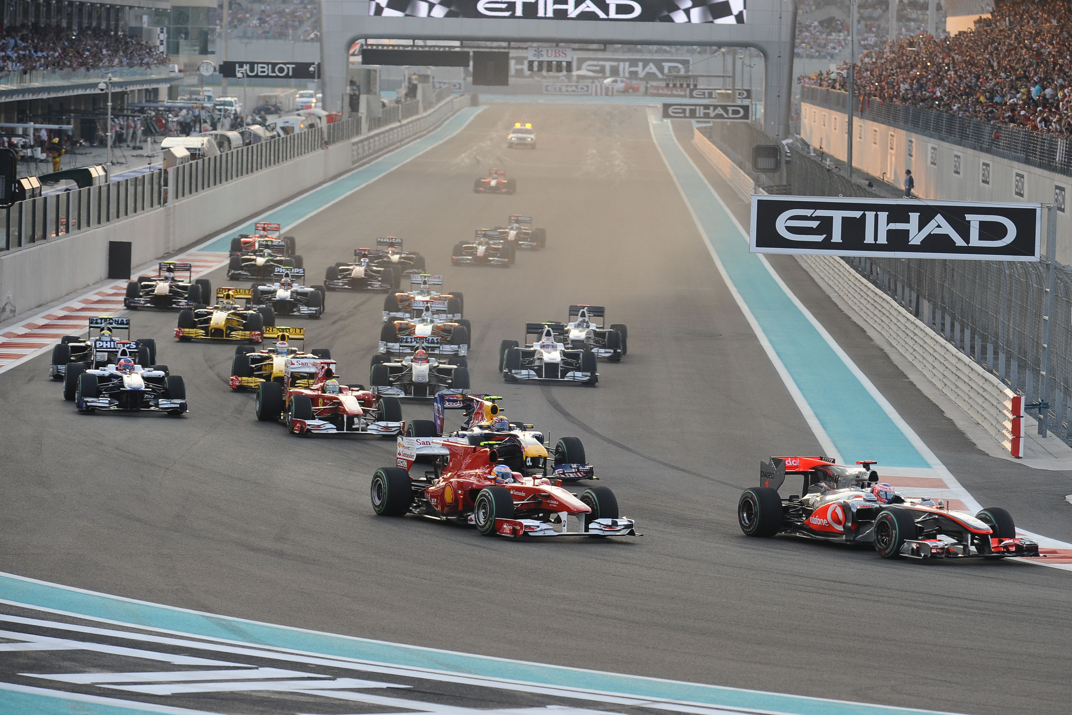 Этап автогонок формула 1. Гран при Абу Даби 2013. Формула 1 2010 Абу-Даби. Abu Dhabi f1 Grand prix. Алонсо Абу-Даби 2010.