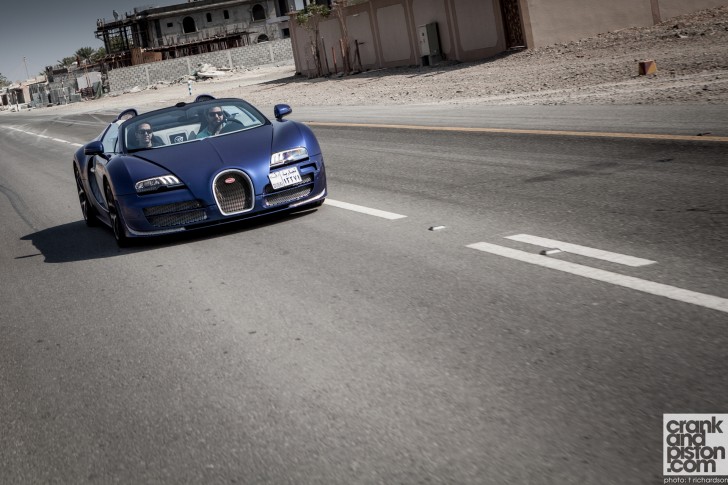 Bugatti-Veyron-Grand-Vitesse-Dubai-UAE-Wallpaper--004