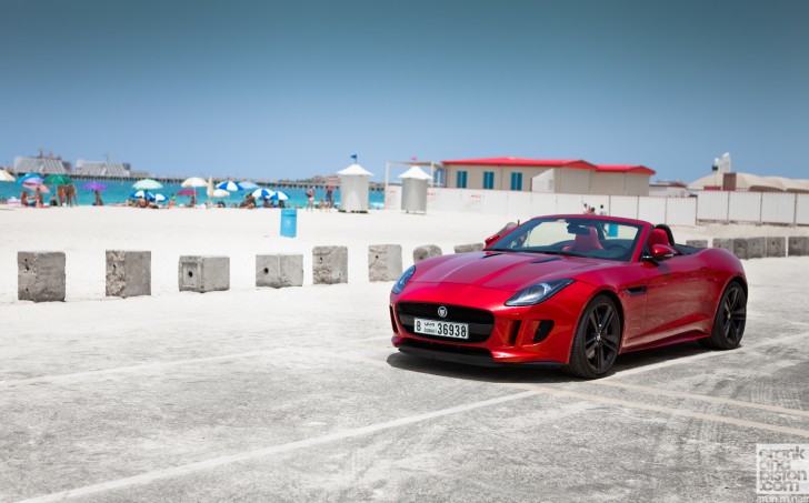 Jaguar-F-Type-Dubai-UAE-Wallpaper-003