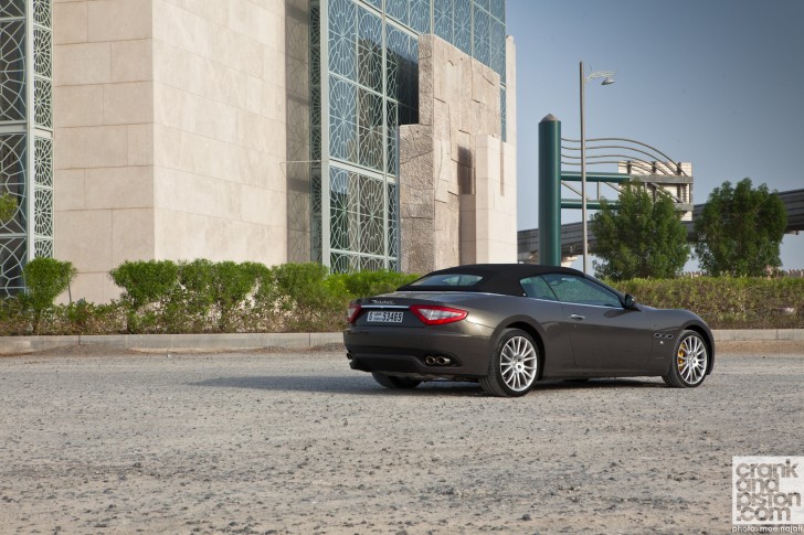 Maserati-Gran-Cabrio-Fendi-Dubai-UAE-Wallpapers-002