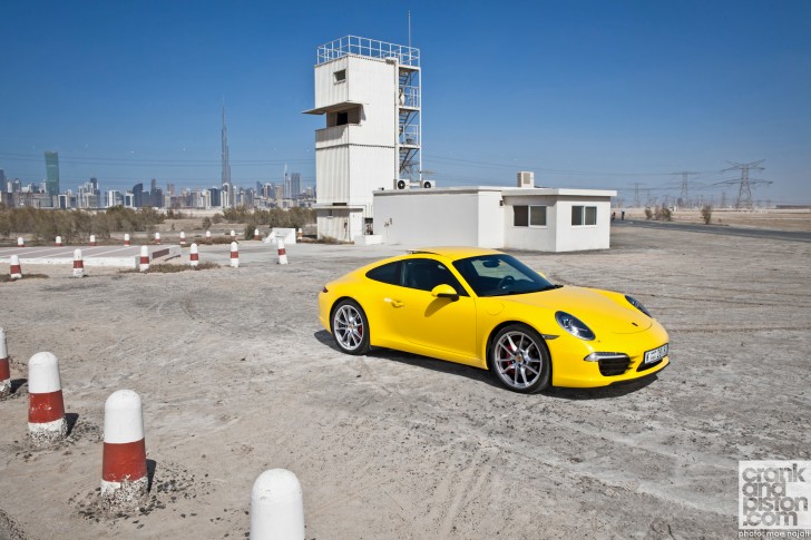 Porsche-911-Carrera-S-Dubai-UAE-Wallpaper-002