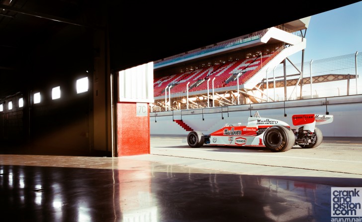 McLaren-M26-James-Hunt-Dubai-Autodrome-Wallpapers-01