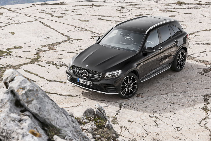 Mercedes-AMG GLC 43 (X 253), 2016 Exterieur: Obsidianschwarz; Interieur: Leder Schwarz, Performance Sitze Kraftstoffverbrauch kombiniert (l/100 km): 8,3 CO2-Emissionen kombiniert (g/km): 189 exterior: obsidian black; interior: leather black, performace seats Fuel consumption, combined (l/100 km): 8.3 CO2 emissions, combined (g/km): 189