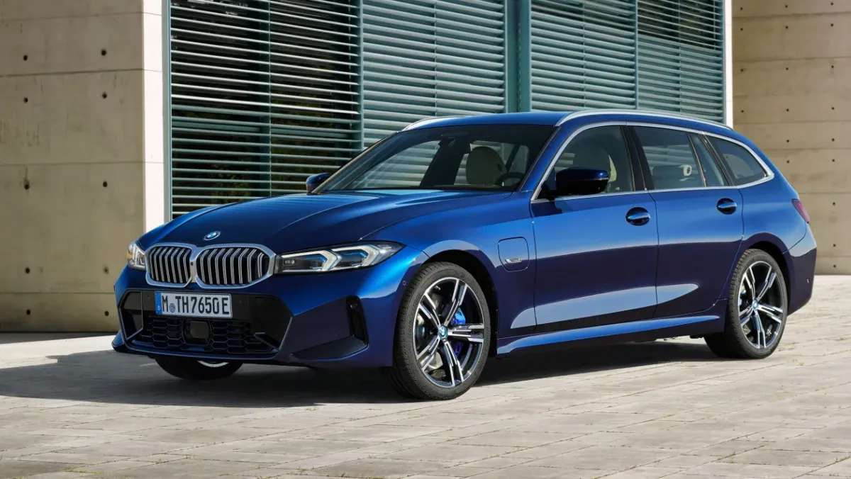 2022-BMW-3-series-facelift-10
