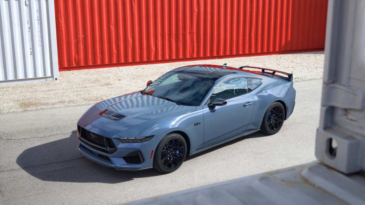 2023-Ford-Mustang-GT-revealed-16