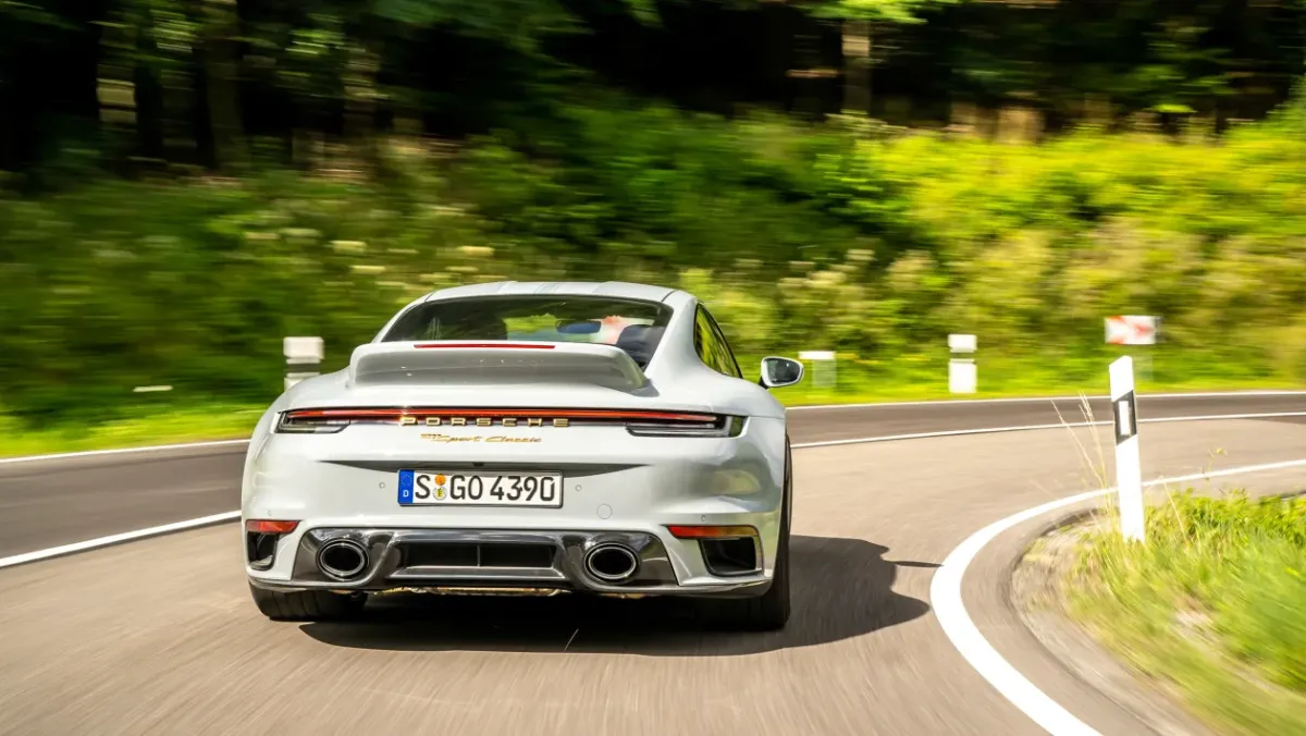 Porsche-911-Sport-Classic-12