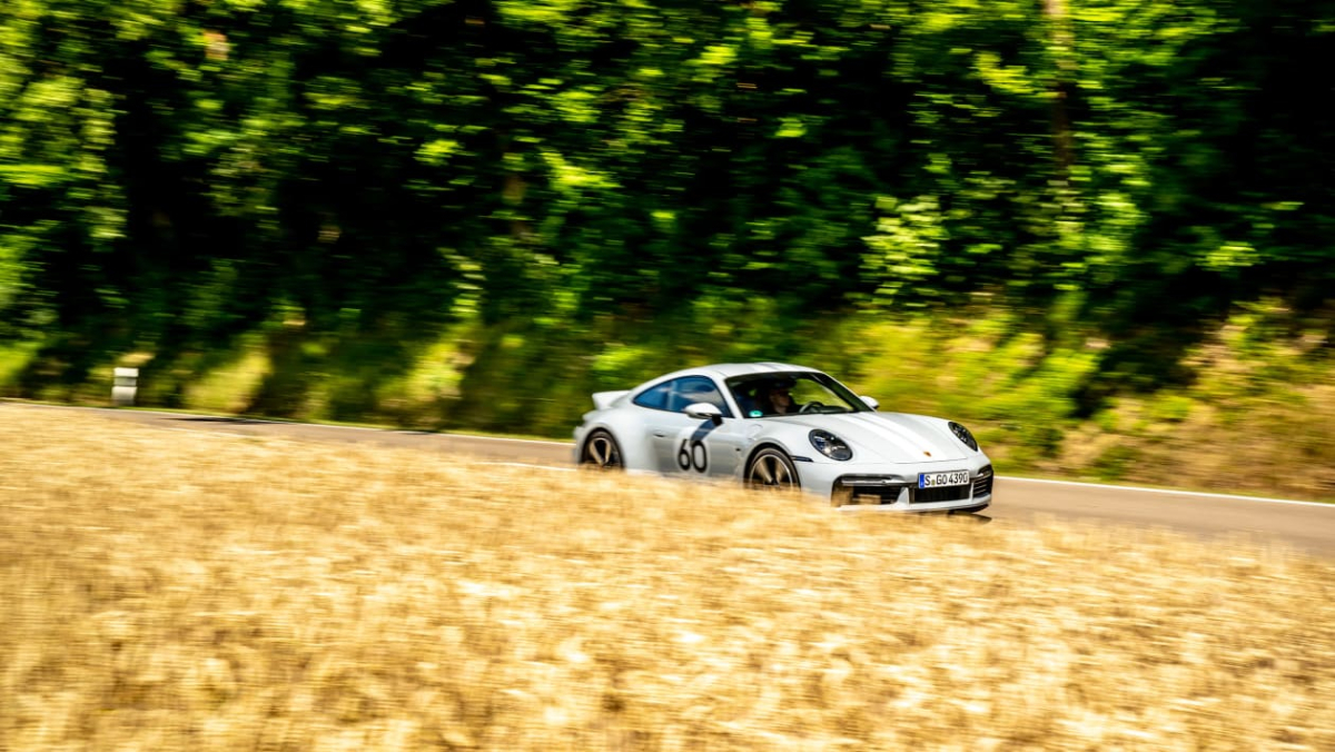 Porsche-911-Sport-Classic-7