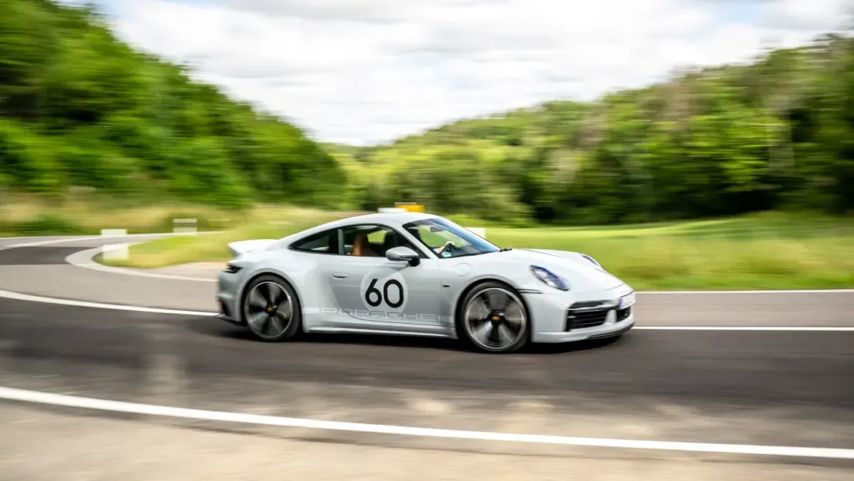 Porsche-911-Sport-Classic-14
