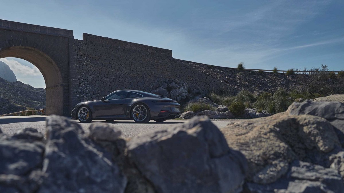 992-Porsche-911-GT3-Touring-02