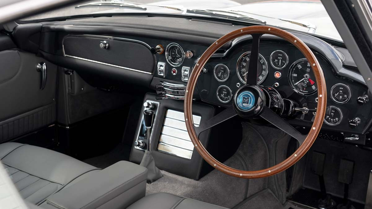 Aston-Martin-DB5-Goldfinger-continuation-5