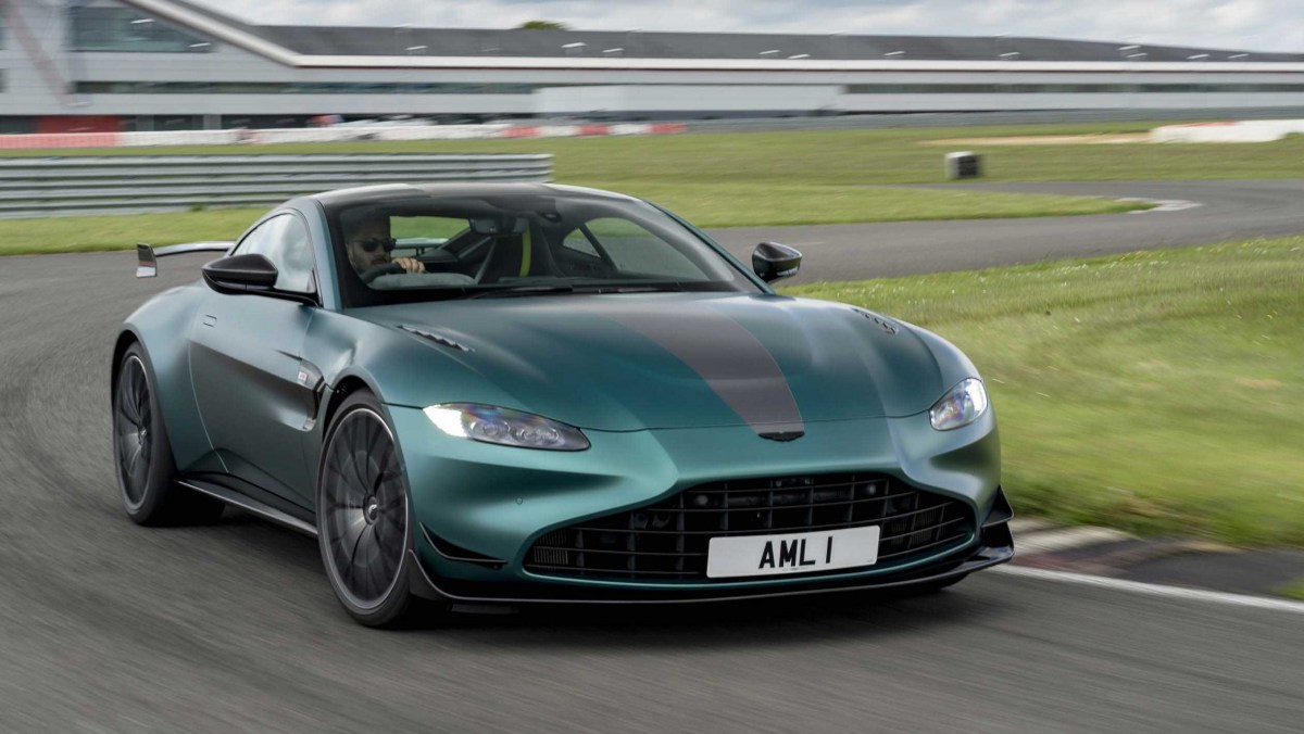 Aston-Martin-Vantage-F1-Edition-9