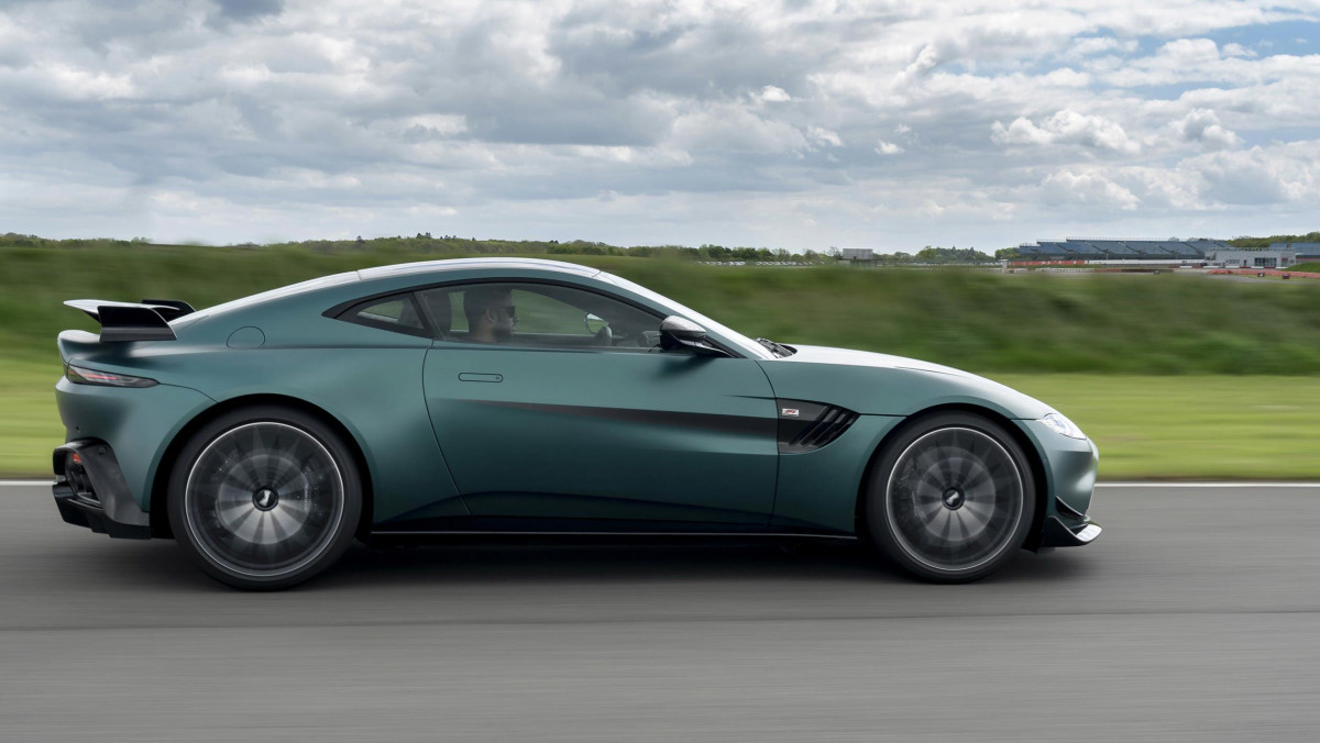 Aston-Martin-Vantage-F1-Edition-11