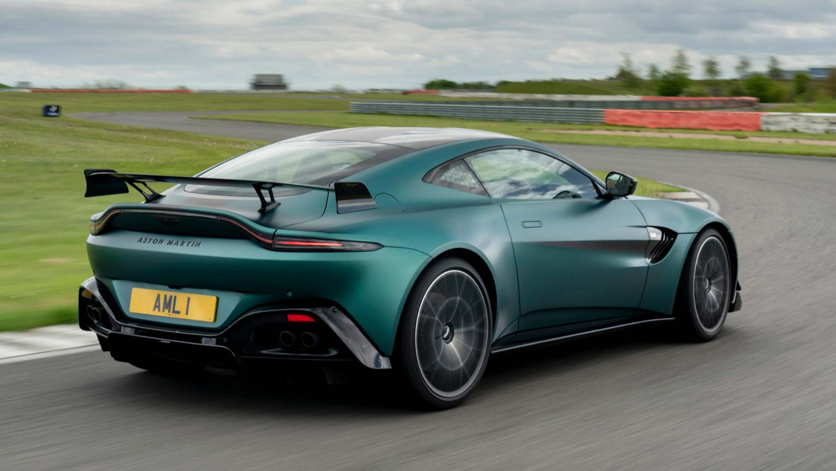Aston-Martin-Vantage-F1-Edition-13
