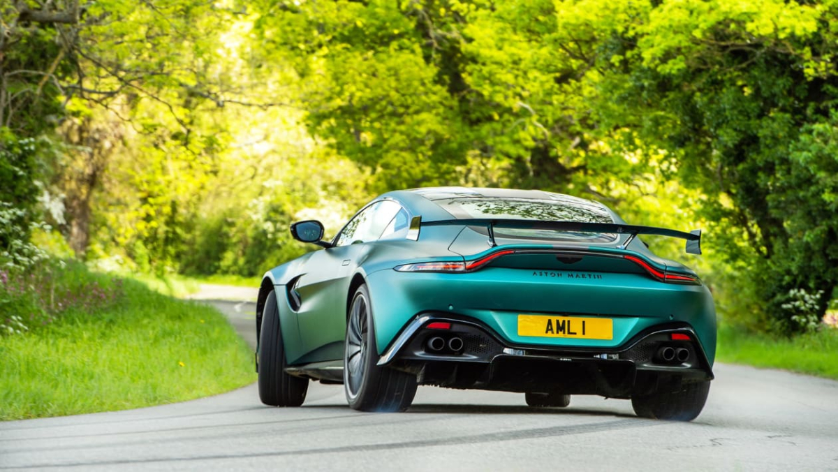 Aston-Martin-Vantage-review-21