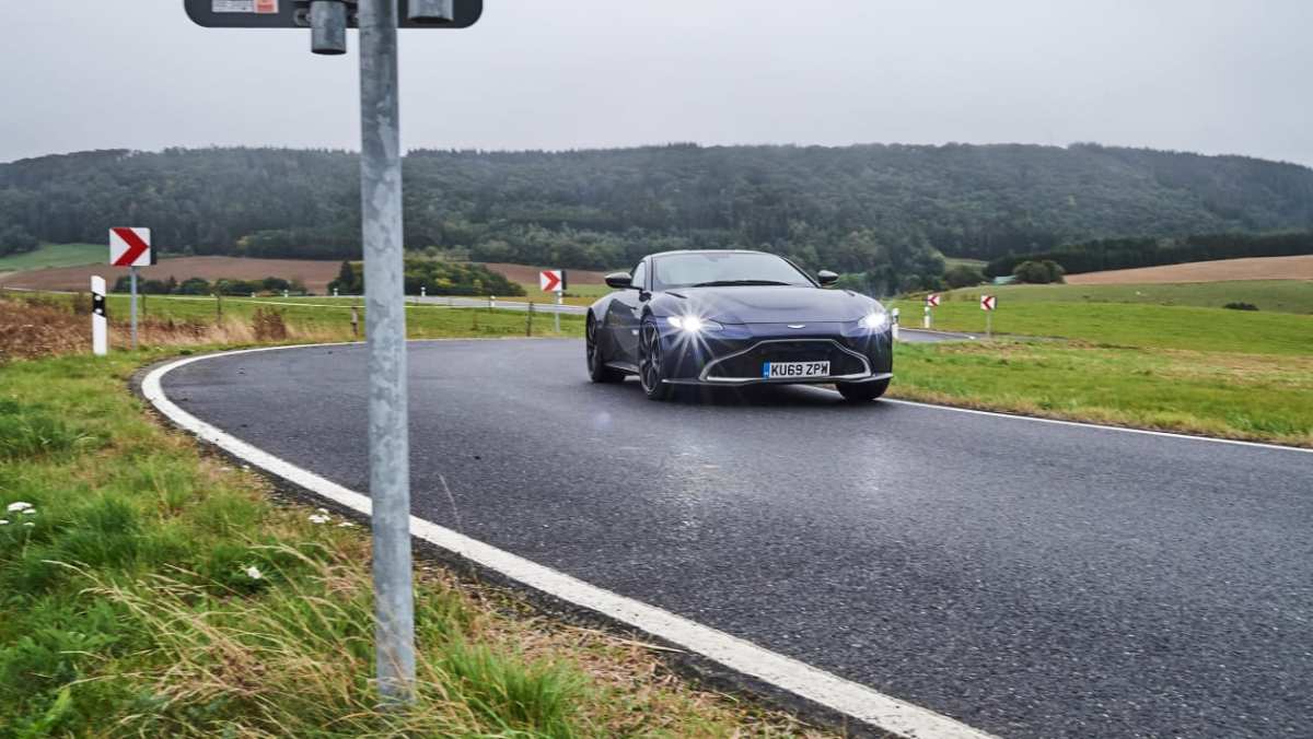 Aston-Martin-Vantage-review-6