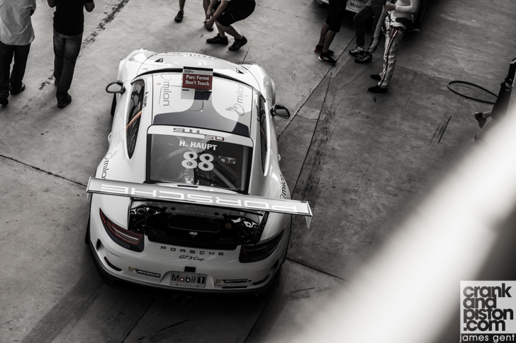 behind-the-scenes-fia-world-endurance-championship-porsche-gt3-challenge-cup-middle-east-12