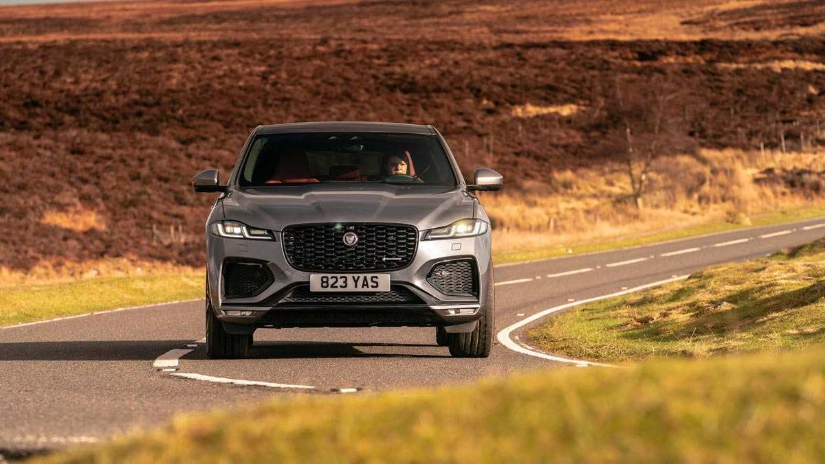 F-Pace-P400-HSE-9