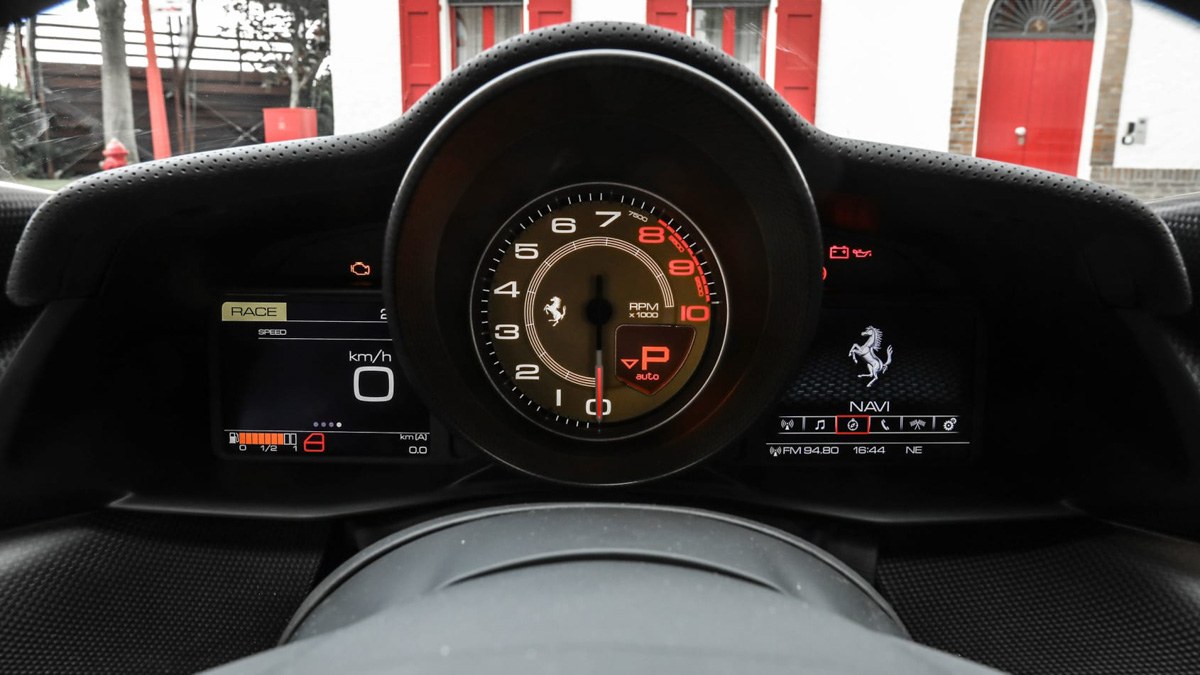 Ferrari-488-Pista-review-12