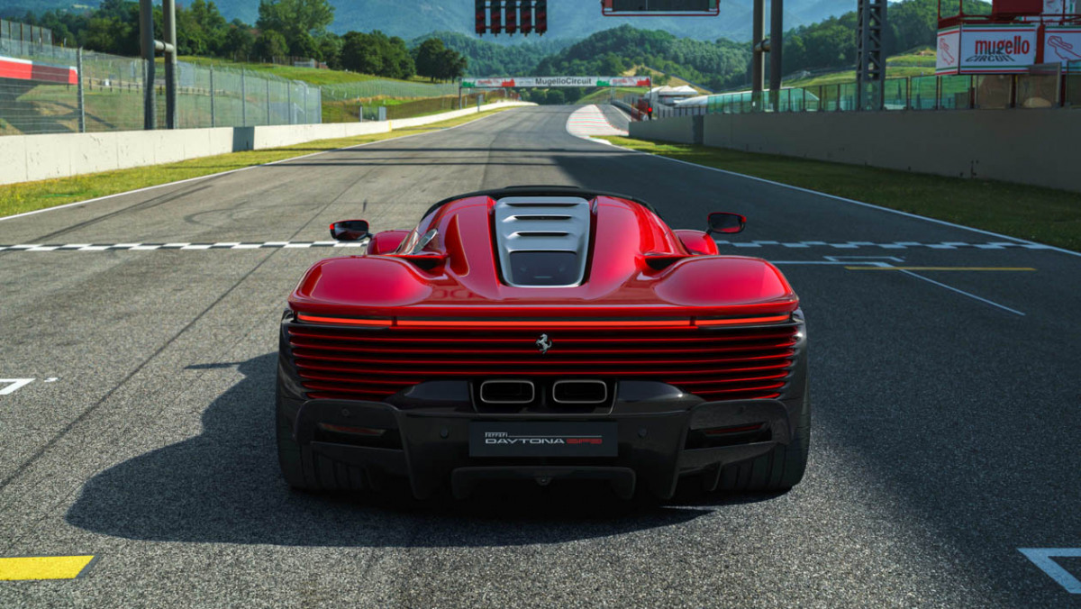 Ferrari-Daytona-SP3-5