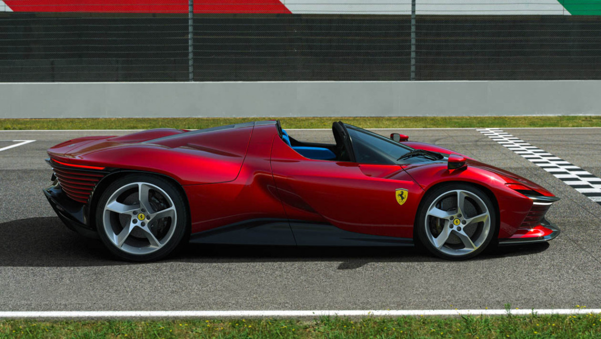 Ferrari-Daytona-SP3-6