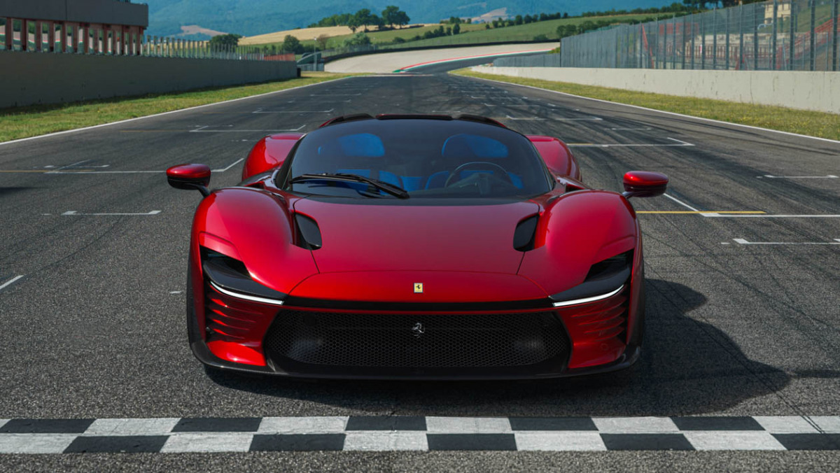 Ferrari-Daytona-SP3-7