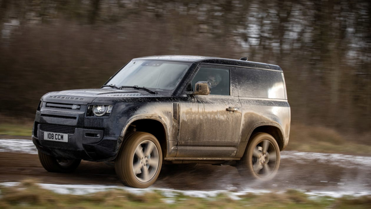 Land-Rover-Defender-V8-2021-11