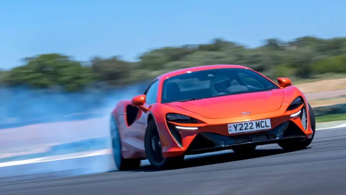 McLaren-Artura-2022-review-5