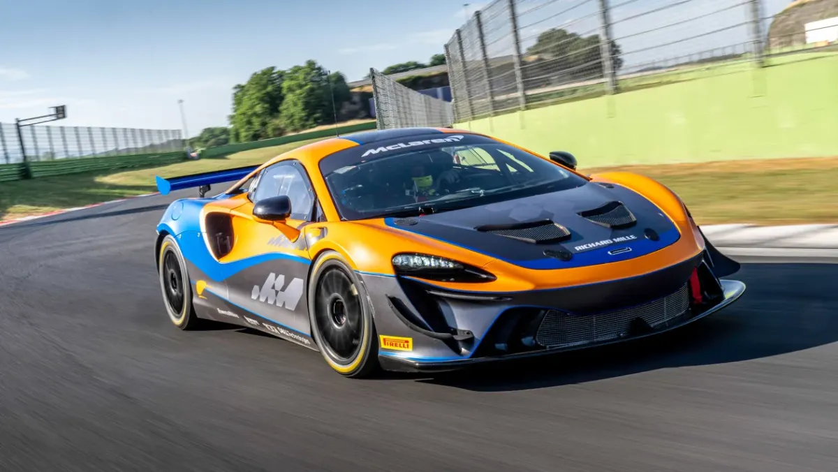 McLaren-Artura-GT4-1