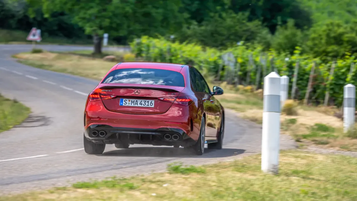 Mercedes-AMG-C43-2022-Review-2
