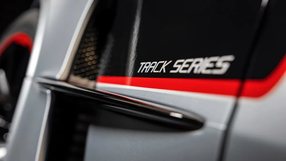 Mercedes-AMG-GT-Track-Series-7