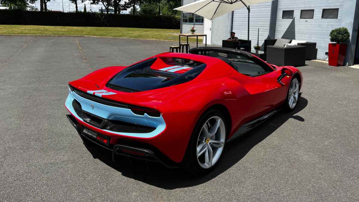 New-Ferrari-296-GTS-18