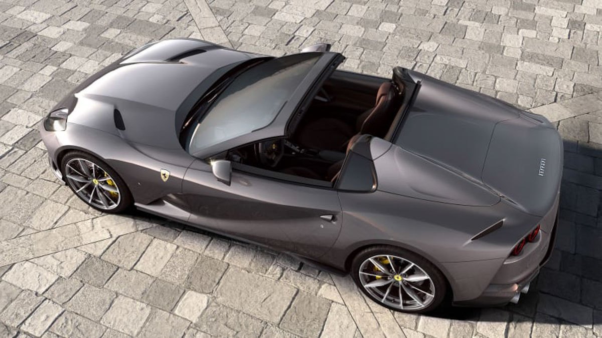 New-Ferrari-812-GTS-revealed-3