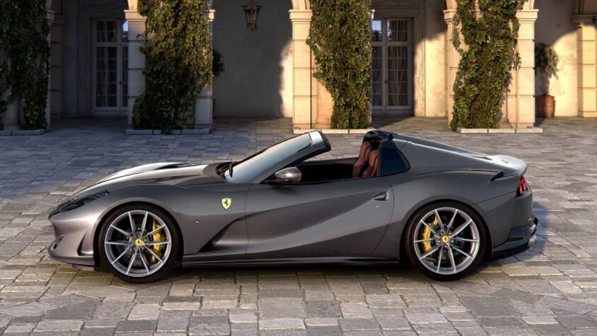 New-Ferrari-812-GTS-revealed-7