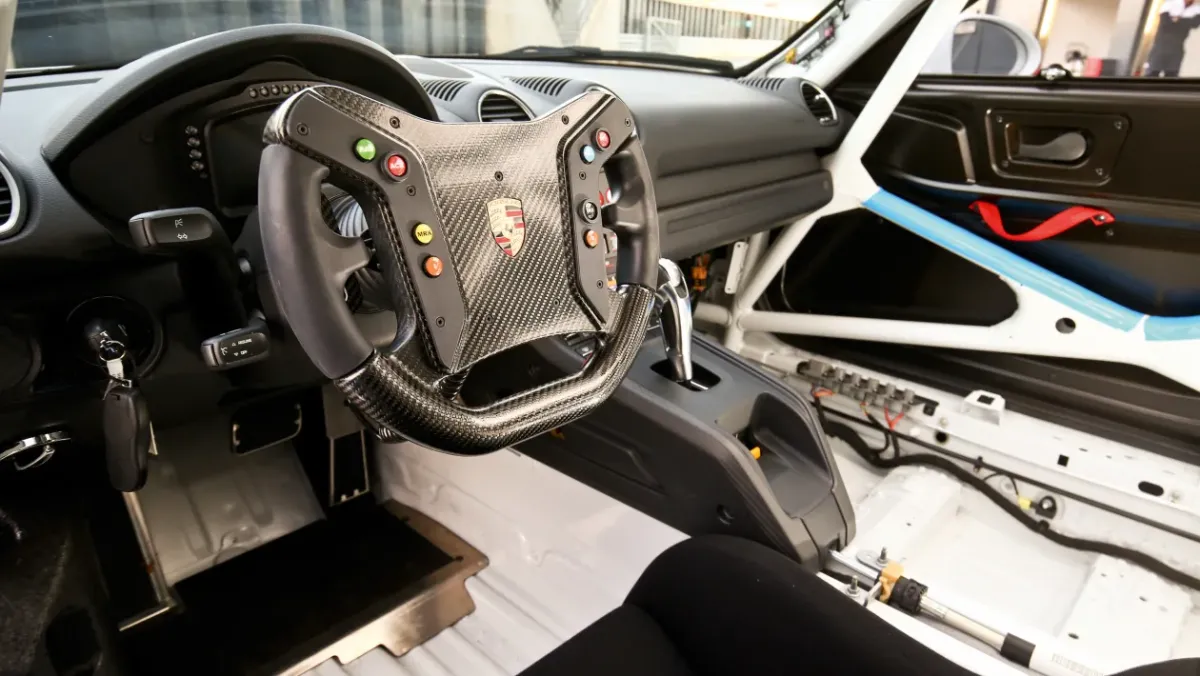 Porsche-718-Cayman-GT4-Clubsport-3
