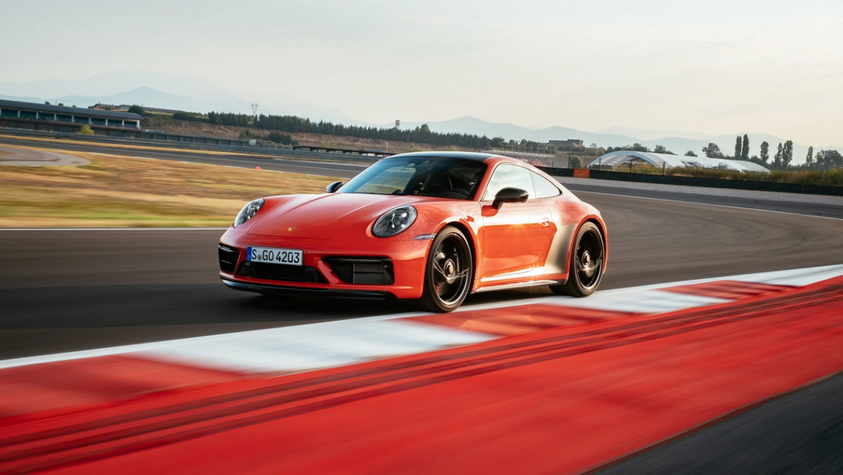 Porsche-911-Carrera-4-GTS-11