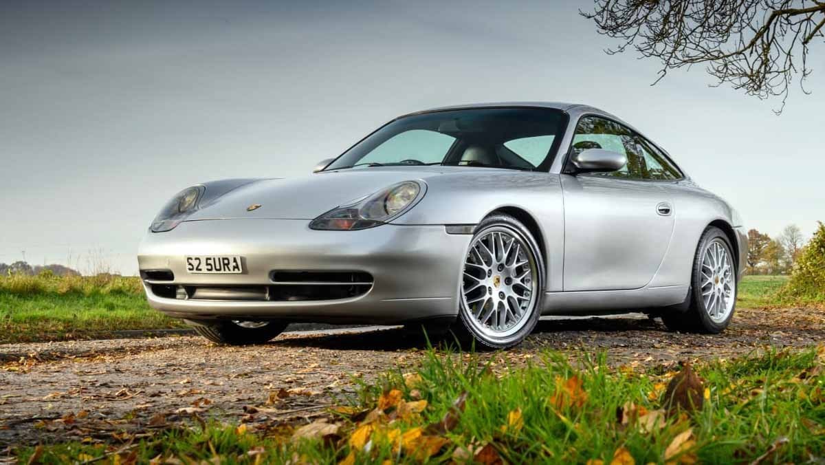 Porsche-911-Carrera-996-1