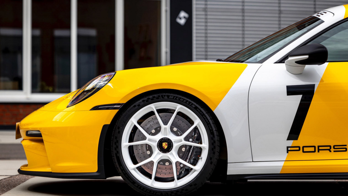 Porsche-911-GT3-Le-Mans-9