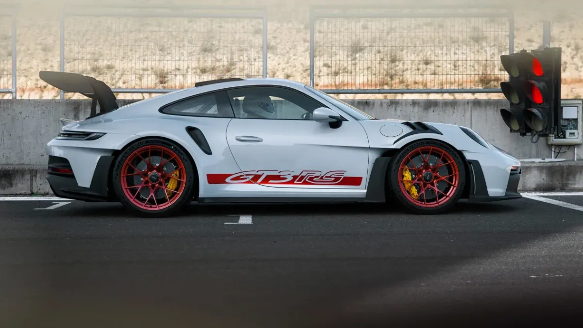 Porsche-911-GT3-RS-12