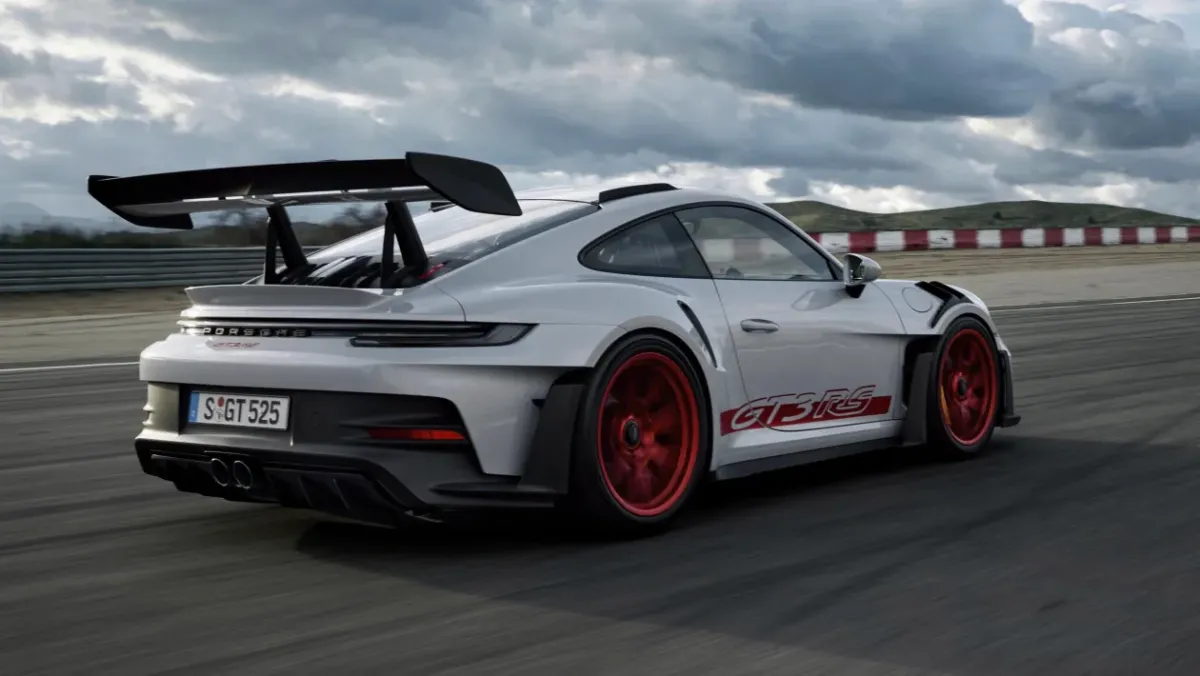 Porsche-911-GT3-RS-15