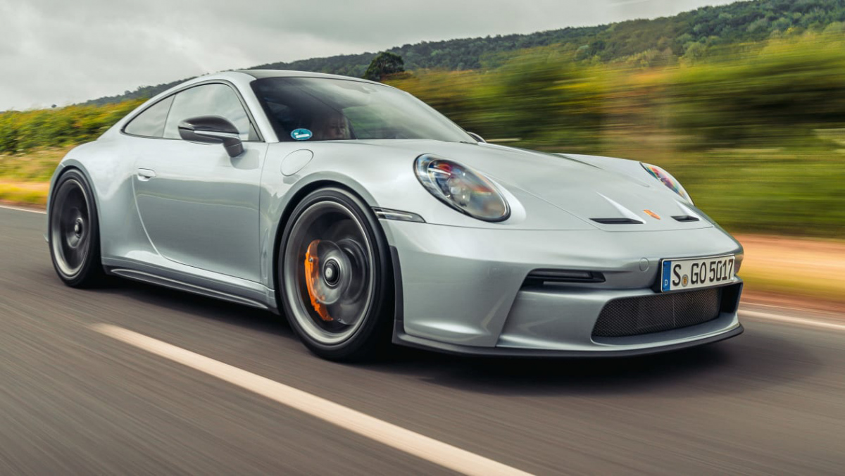 Porsche-911-GT3-Touring-1