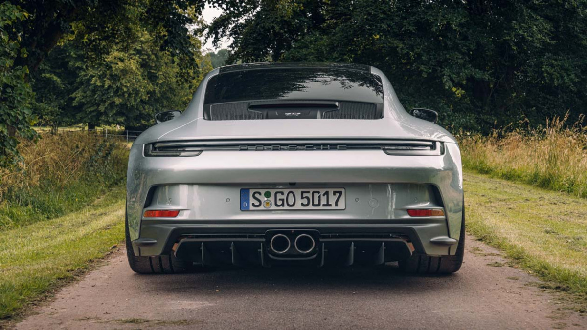 Porsche-911-GT3-Touring-7