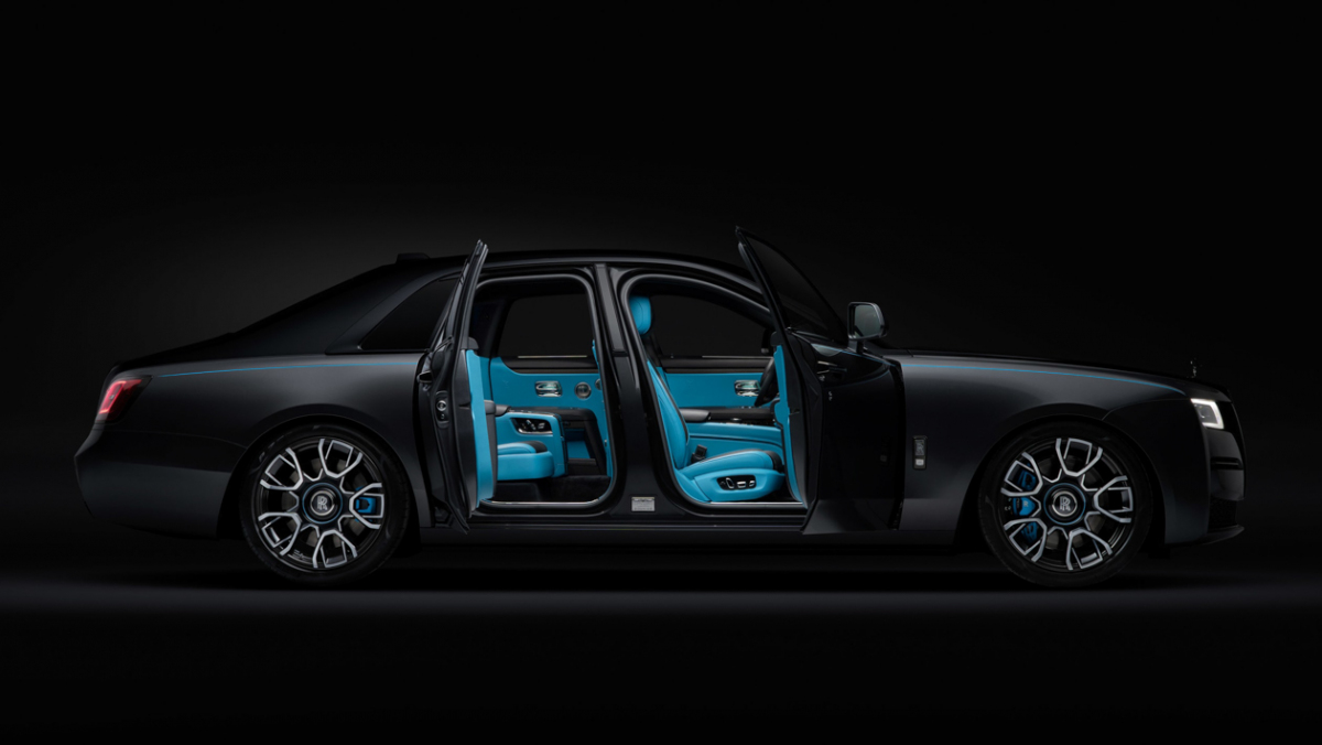 Rolls-Royce-Ghost-Black-Badge-11