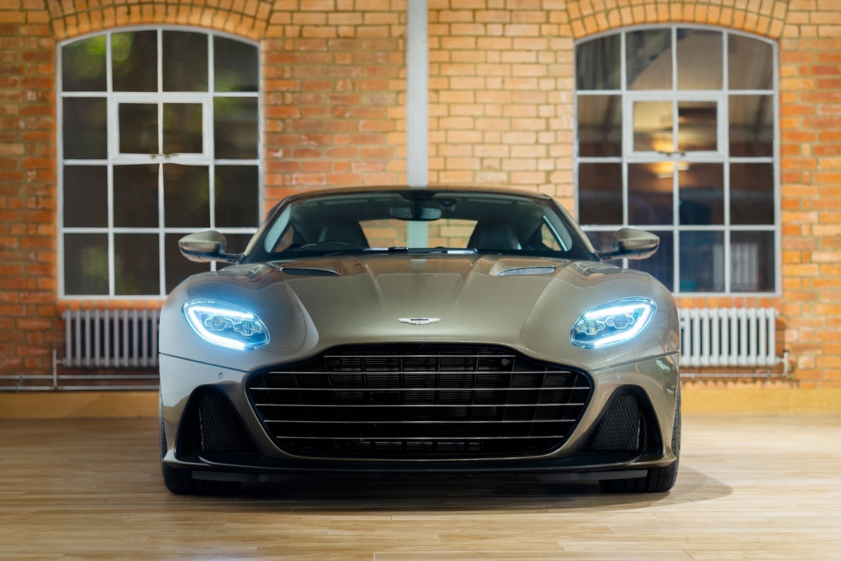 Special-edition-007-Aston-Martin-3