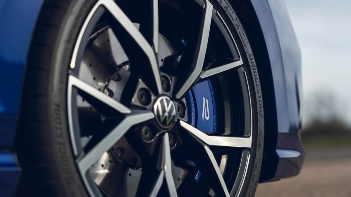 Volkswagen-Golf-R-2021-review-10